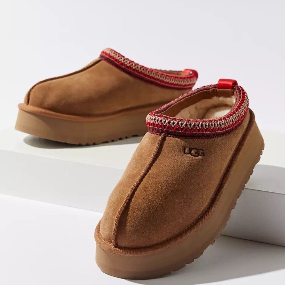 *SOLD* UGGs Tazz (size 8) in Chestnut